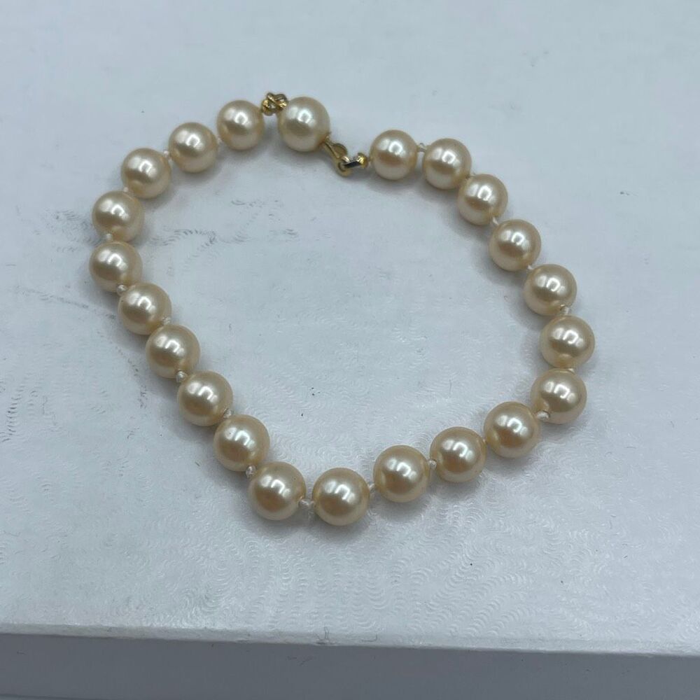 Vintage faux pearl hand knotted creamy slide in pearl lock bracelet